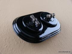 Garby Colonial 2fach Kombination, zwei Aus-Wechsel-Porzellandrehschalter schwarz,  Knebel Messing patiniert, seitlich